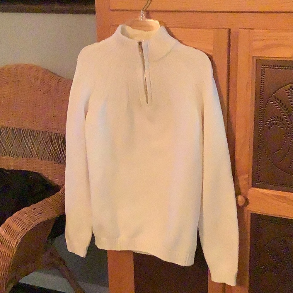 Women’s quarter zip sweater, size M